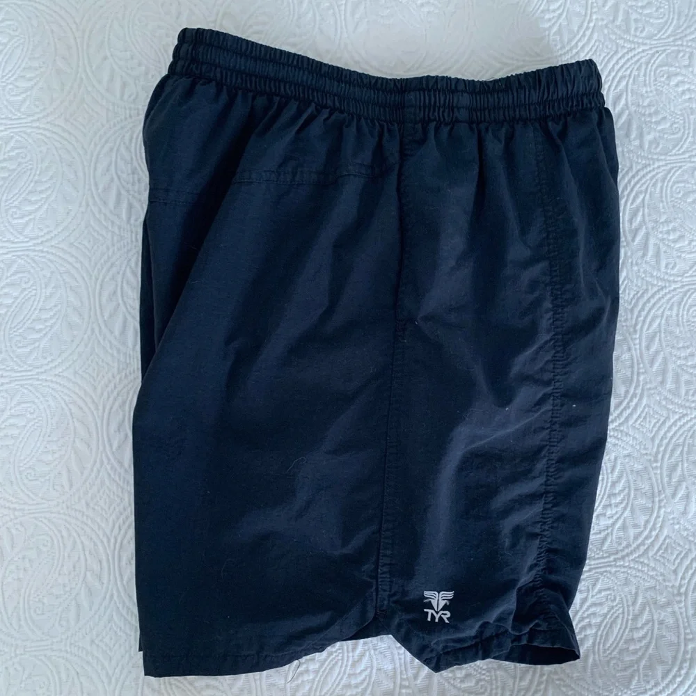TYR Swim Shorts Men's Size M Black Mesh Liner with Pocket & Drawstring - Picture 4 of 15